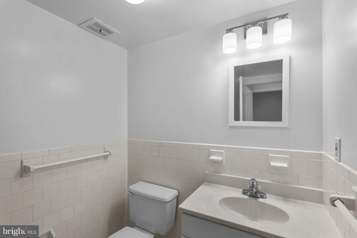 1806 N Shore Court photo 32