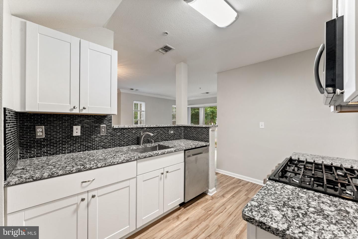 4501 Superior Square #4501 photo 18