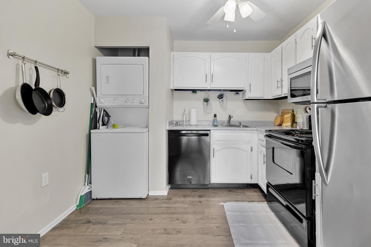 8608 Village Square #15/8608 photo 11