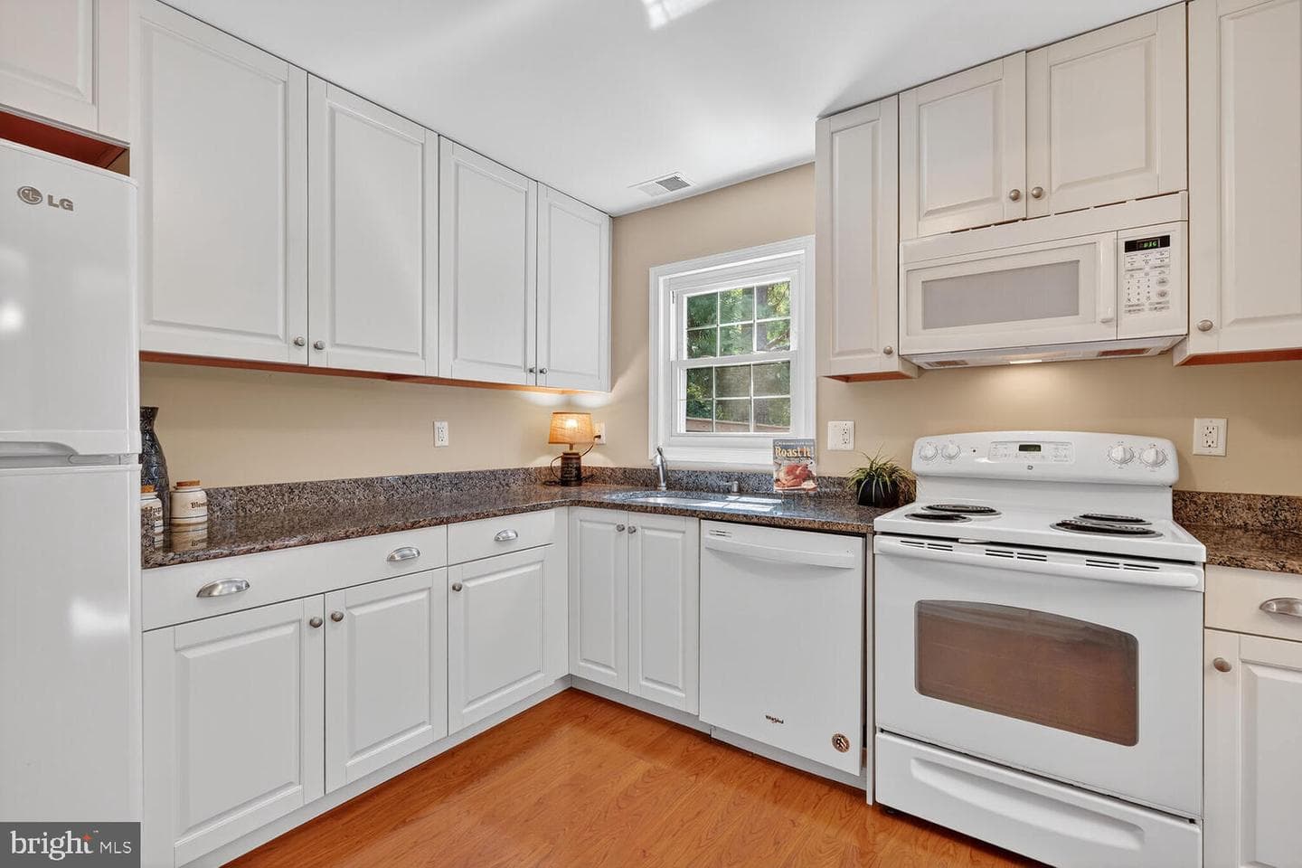 6047 Sweet Oak Court photo 5
