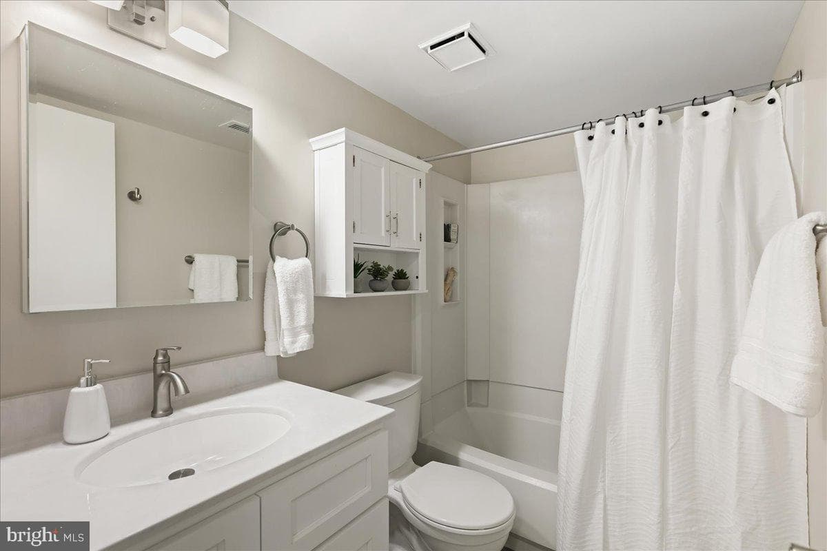 5924 Cove Landing Road #301 photo 14