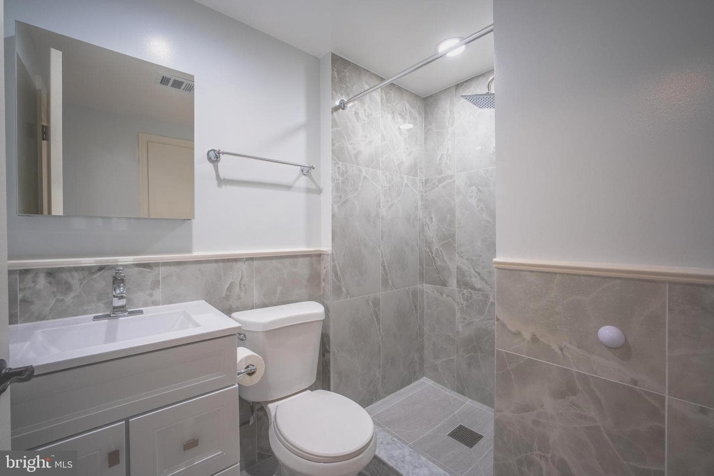 2992 Covington Street photo 28