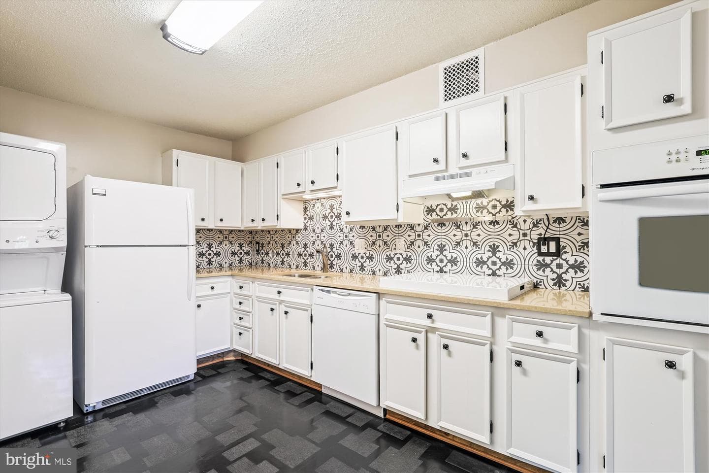 5901 Mount Eagle Drive #516 photo 10