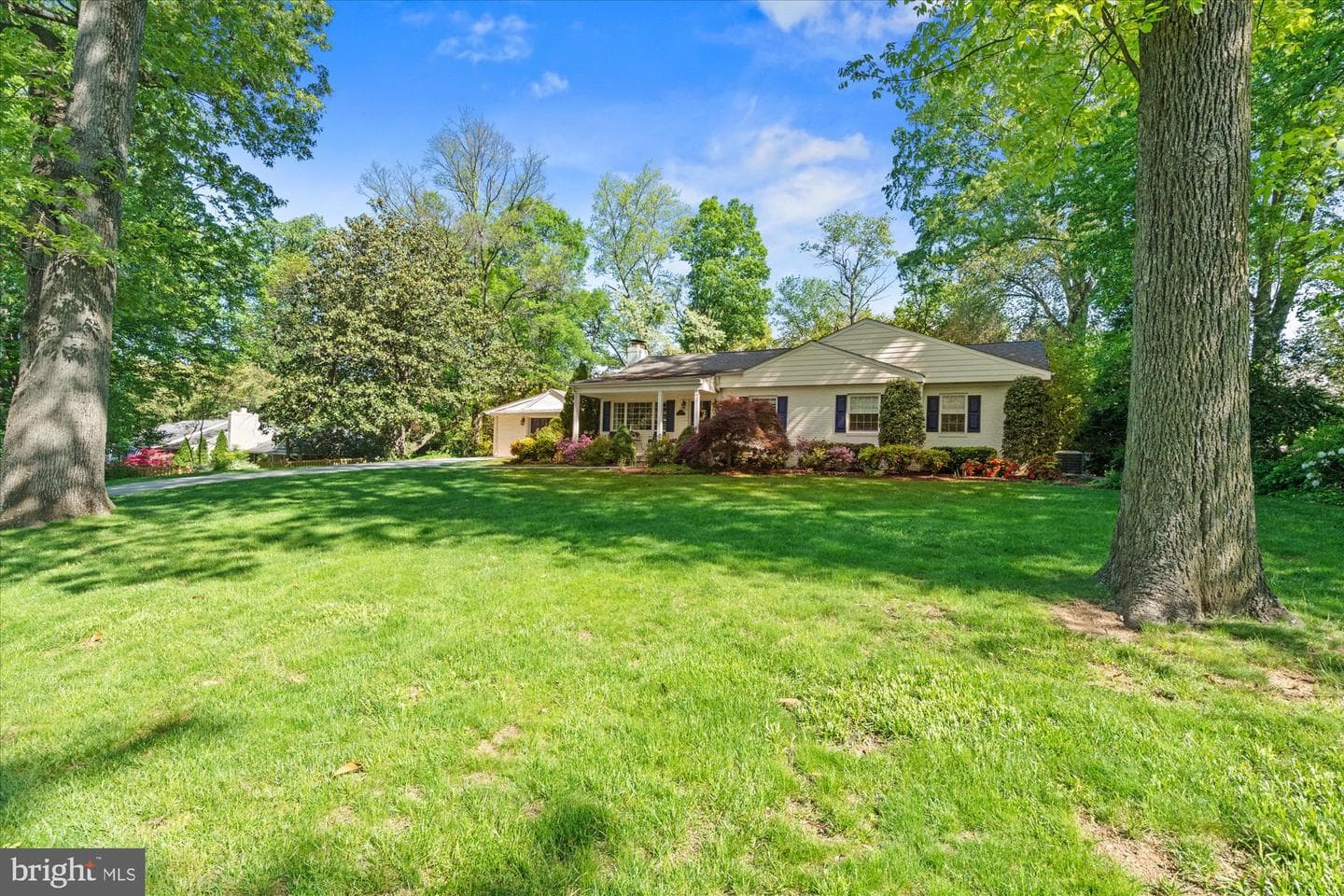 1104 Lyndale Drive photo 2