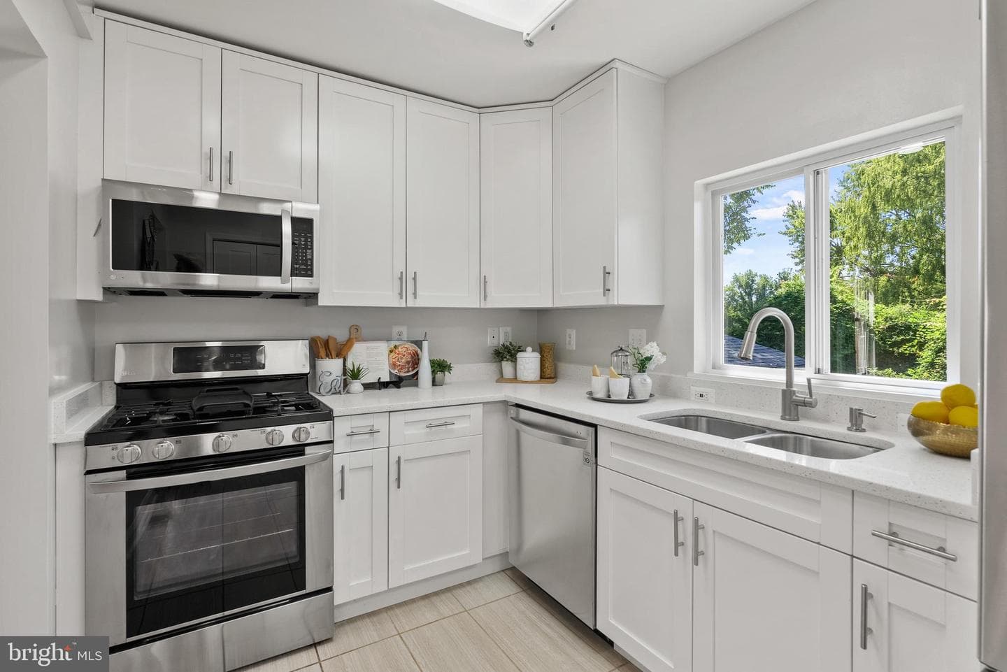 2729 Fairhaven Avenue photo 8