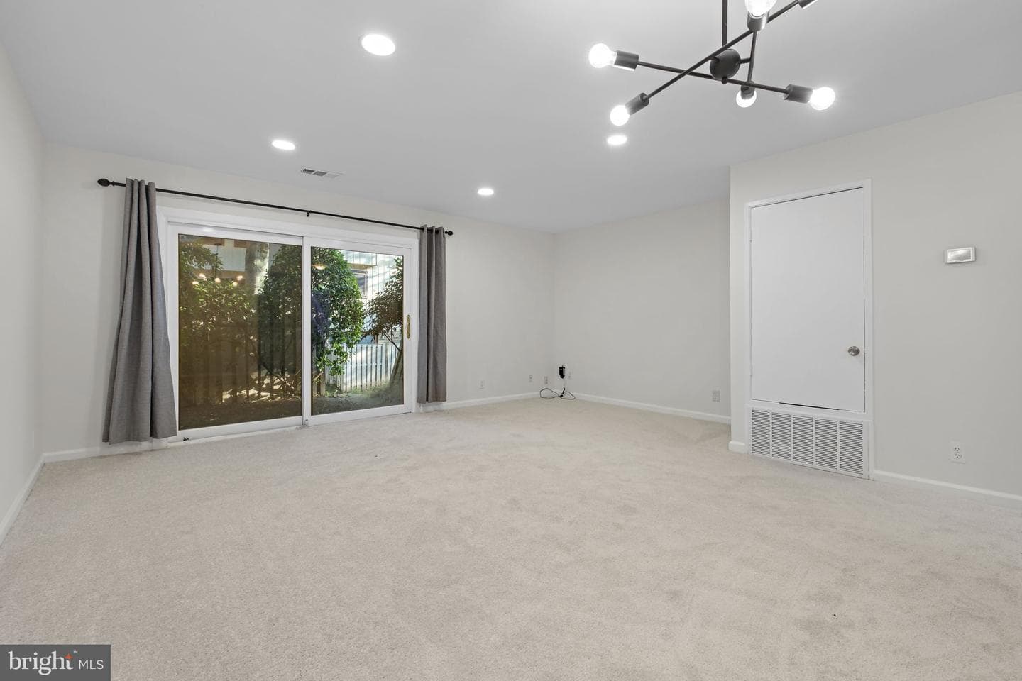 2592 Glengyle Drive #116 photo 8