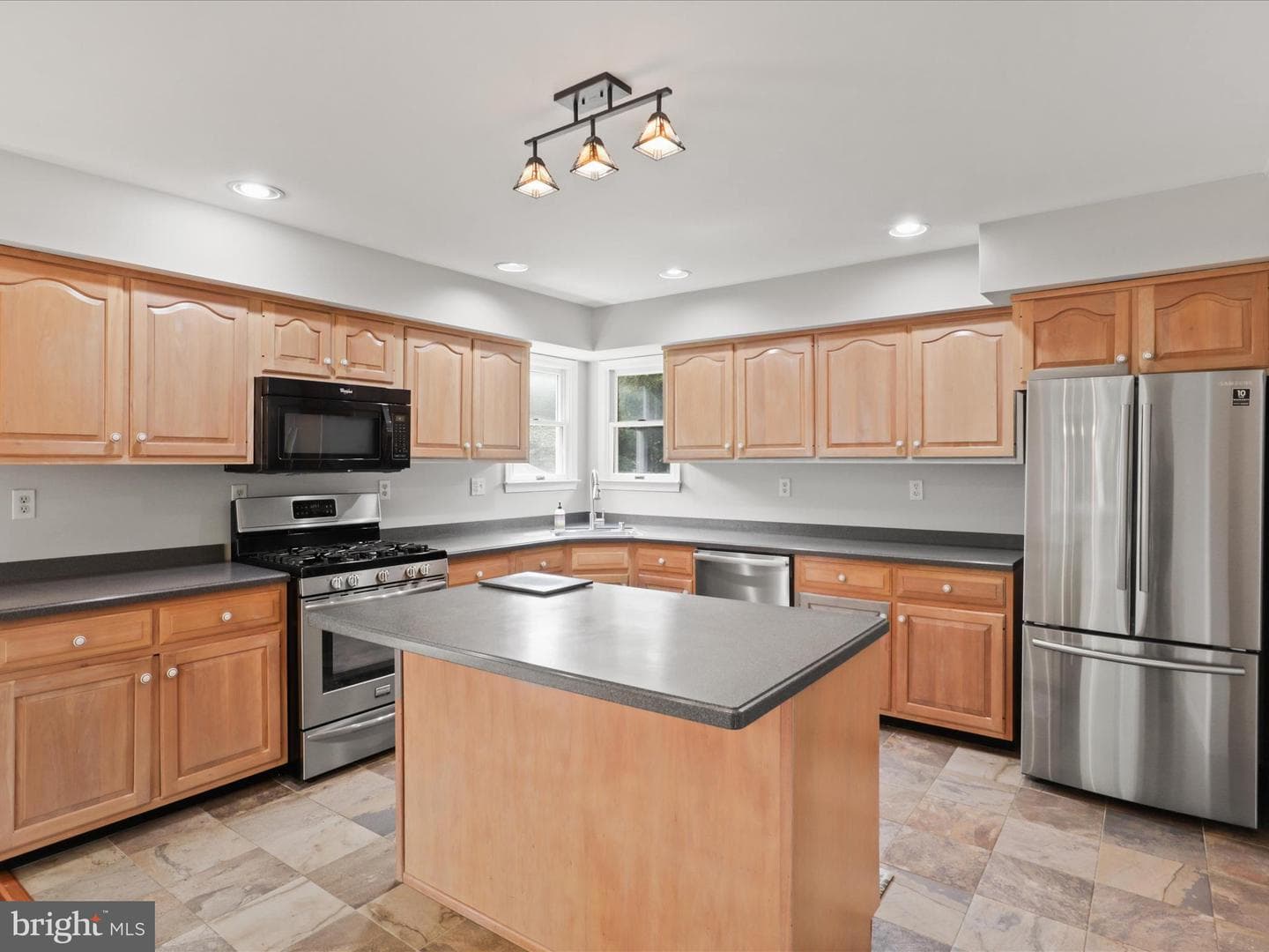 7533 Hollindale photo 11