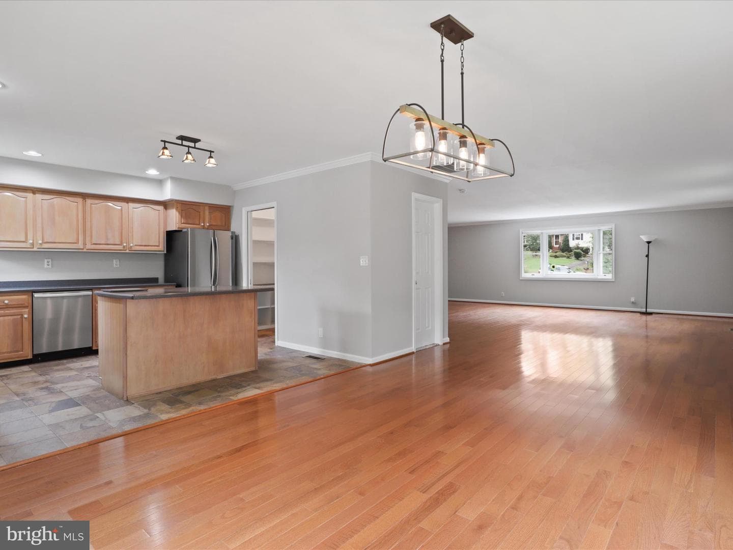7533 Hollindale photo 14