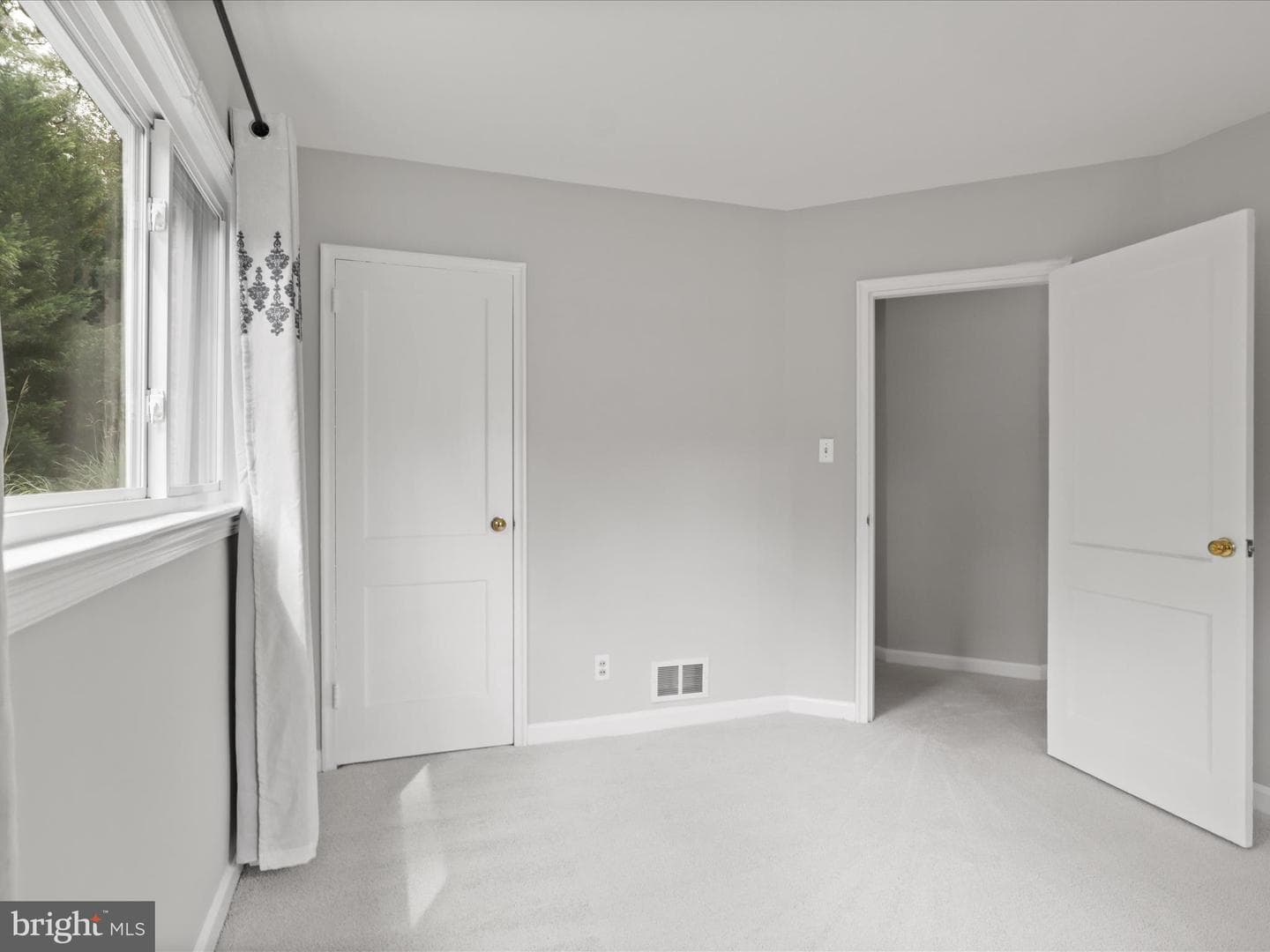 7533 Hollindale photo 27