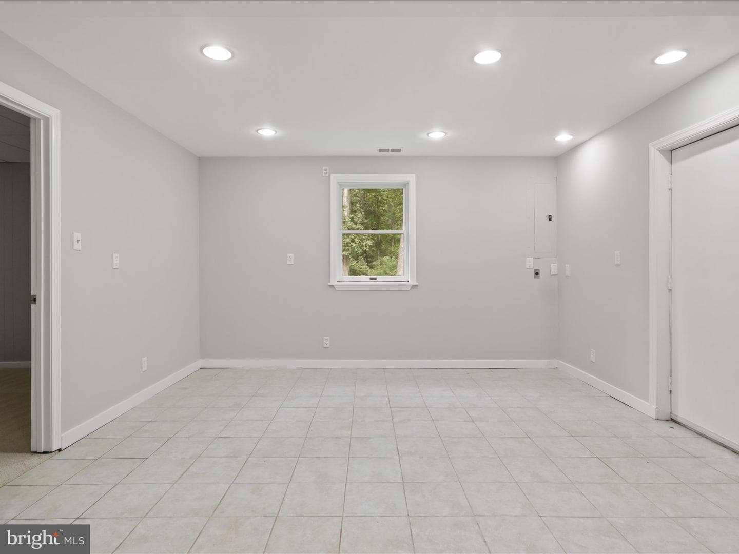 7533 Hollindale photo 53