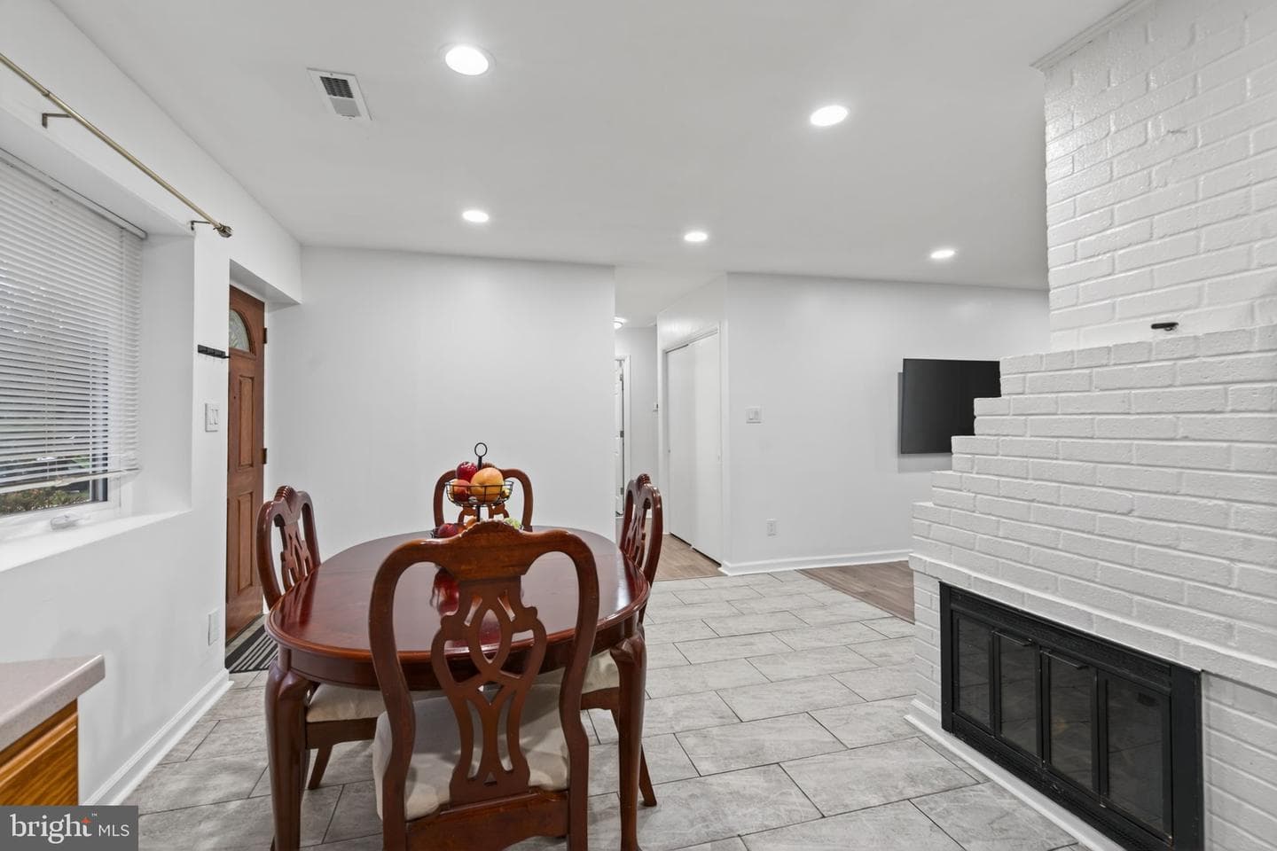 5400 Montgomery Street photo 15