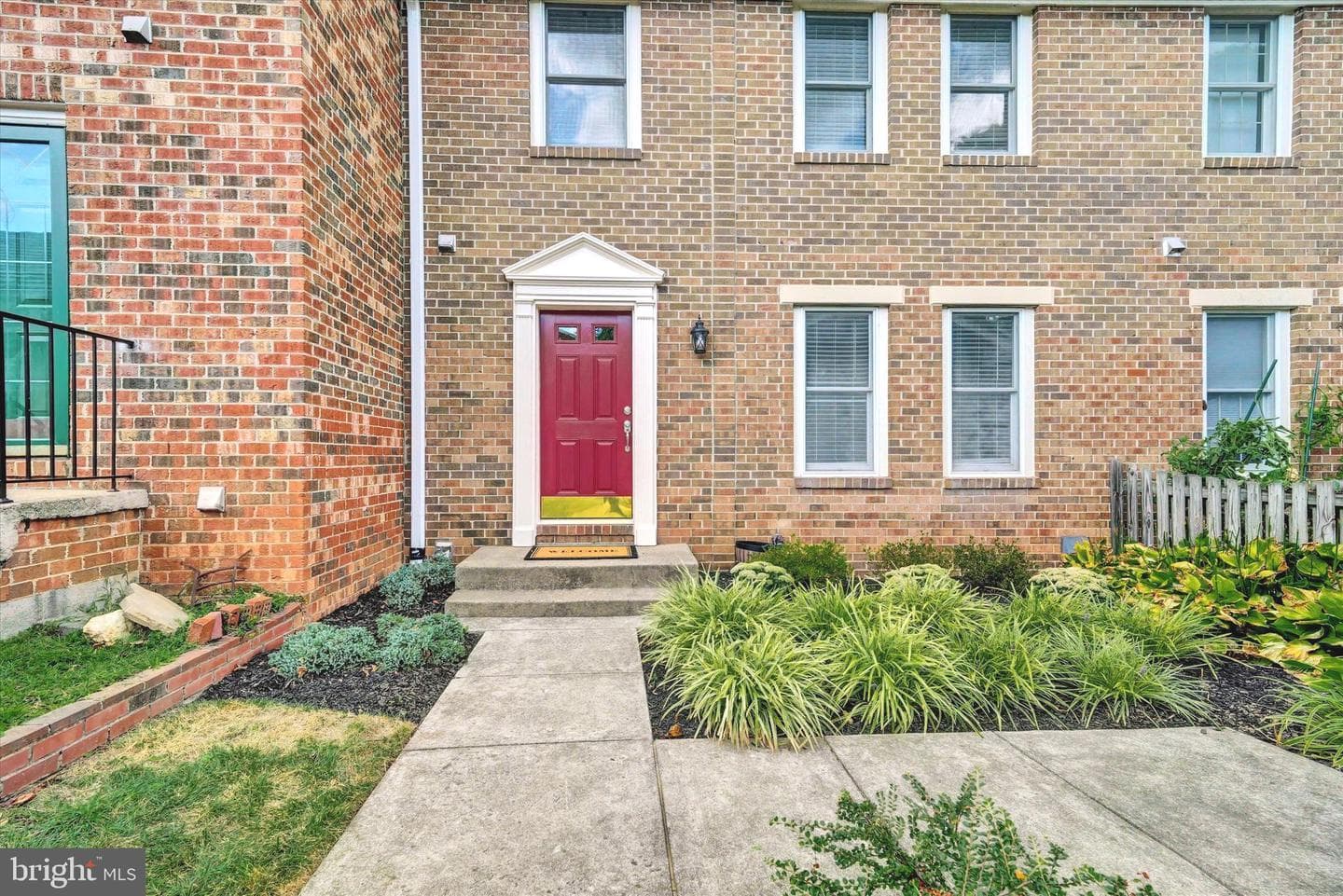2918 Oakborough Square photo 3