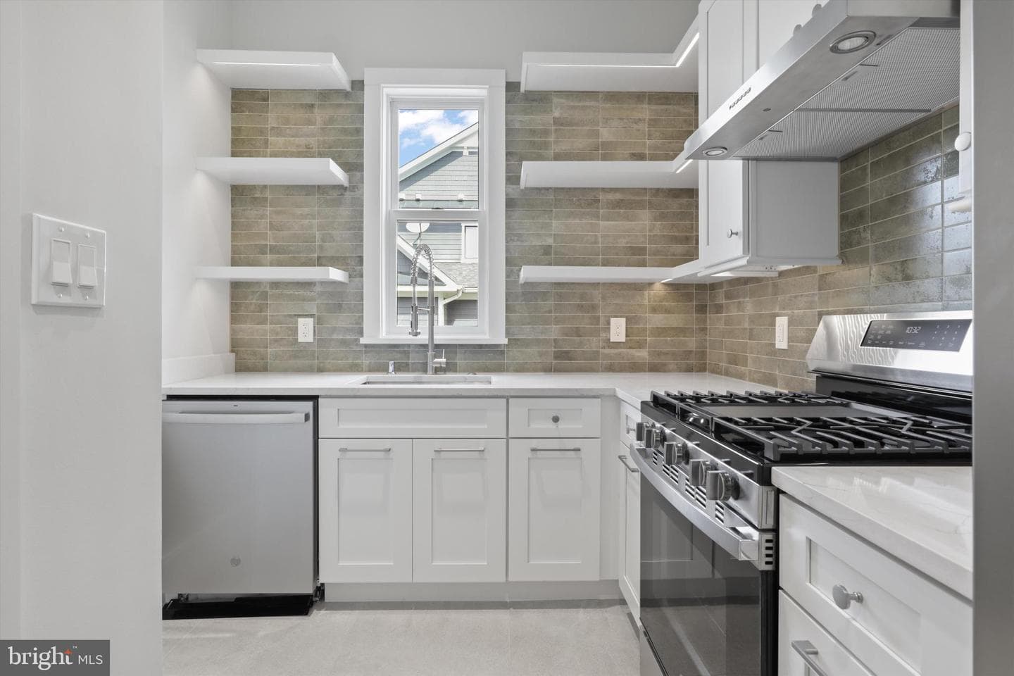 310 Johnson Street SW photo 17