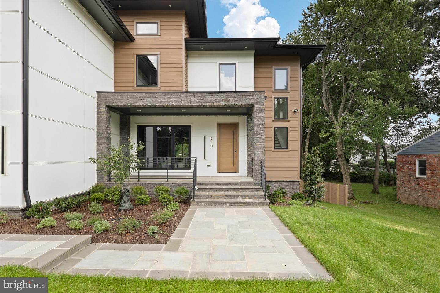 310 Johnson Street SW photo 3