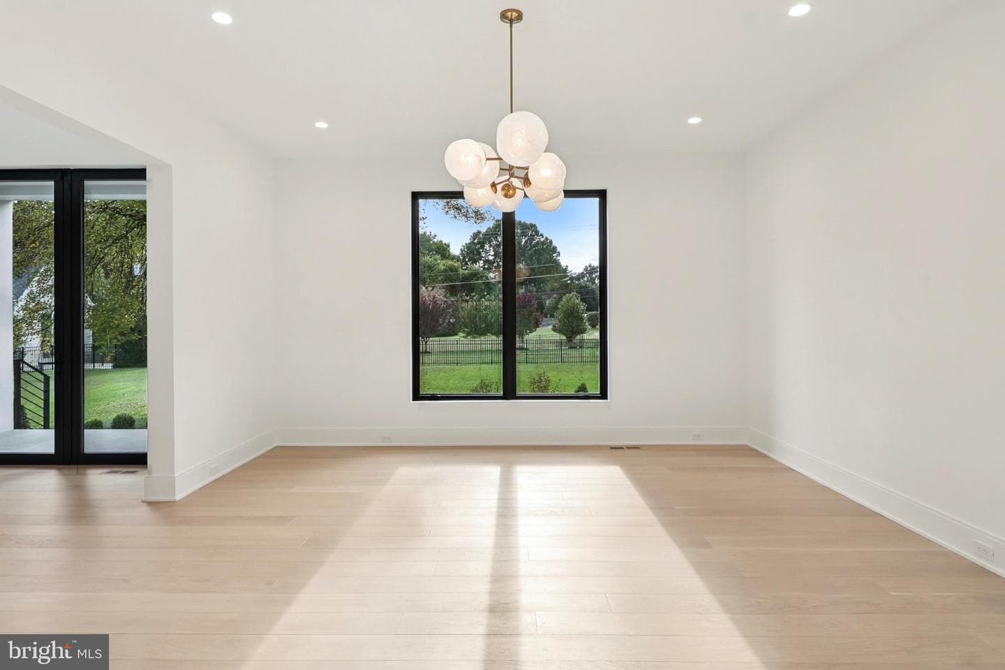 1039 Harriman Street photo 34