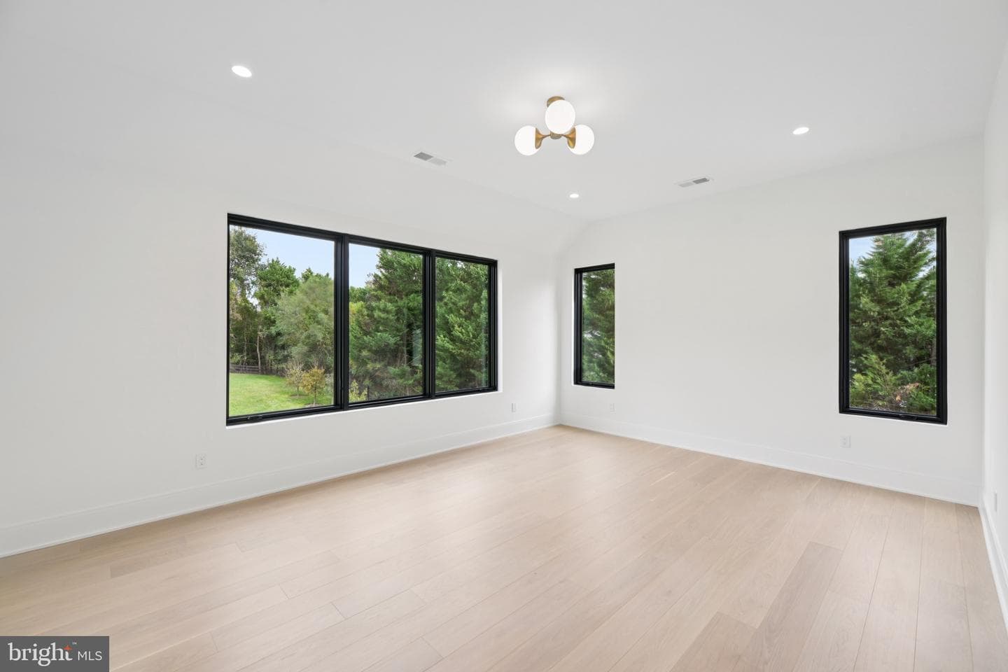 1039 Harriman Street photo 59