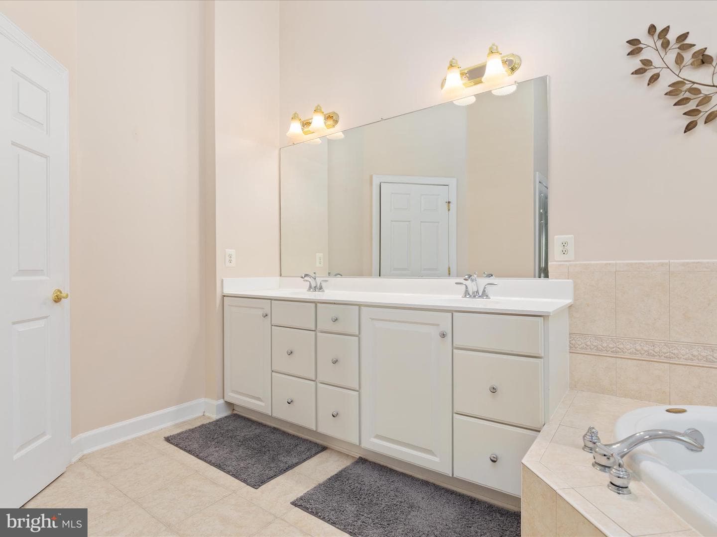8590 Beatrice Court photo 25