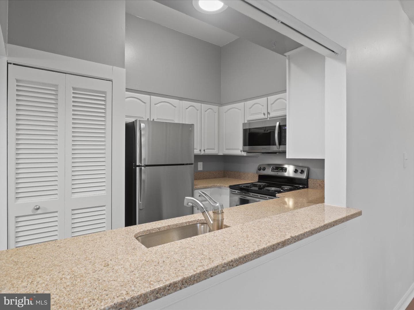 7598 Lakeside Village Drive photo 9