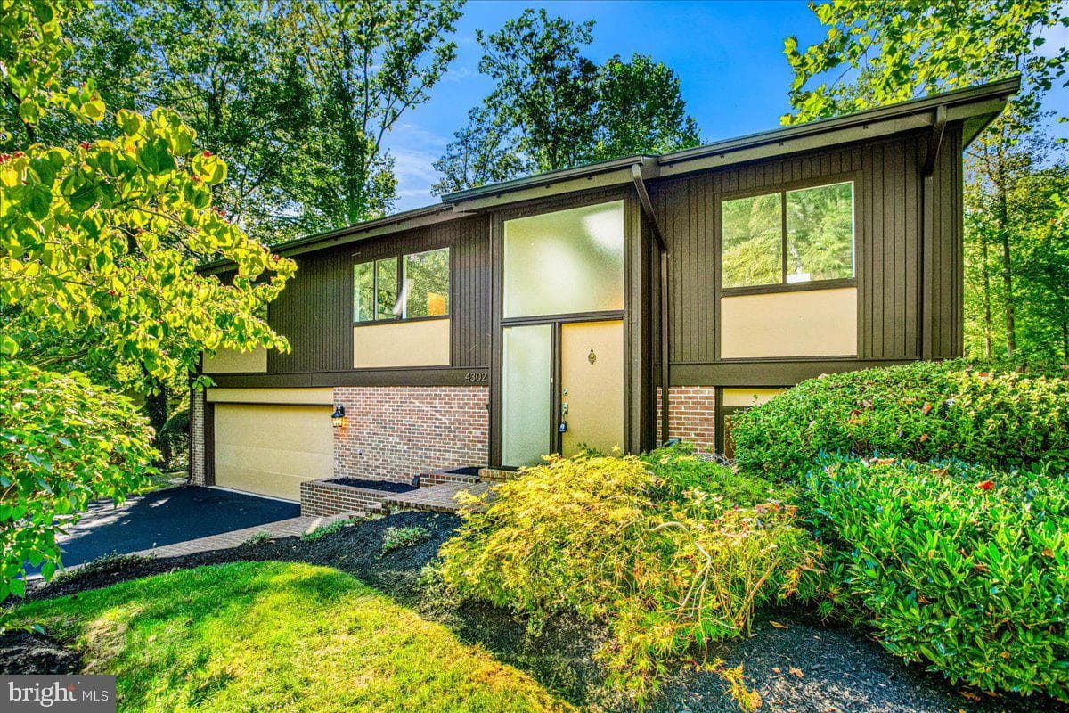 4302 Wakefield Drive photo 2
