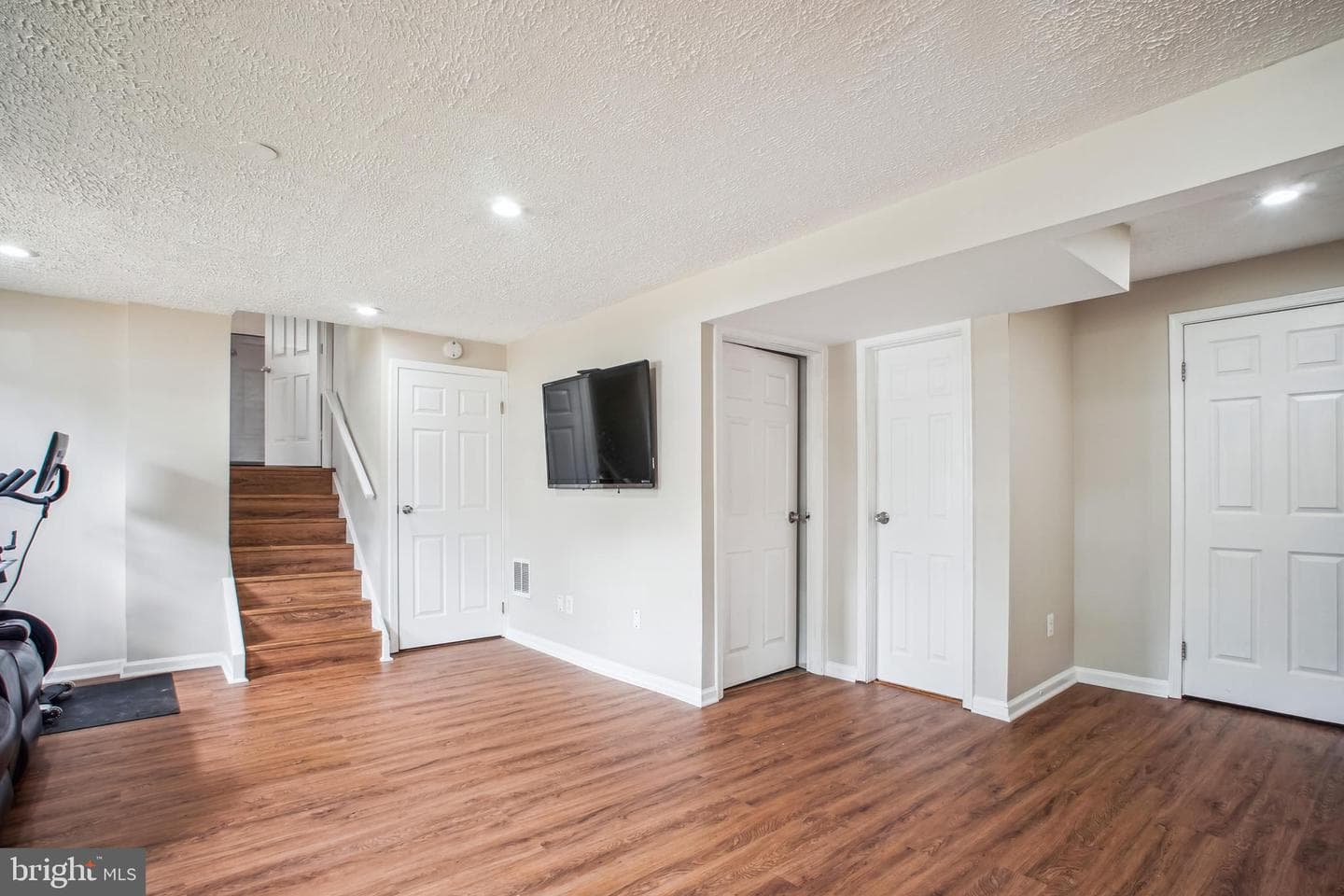 7923 Fitzroy Street photo 30