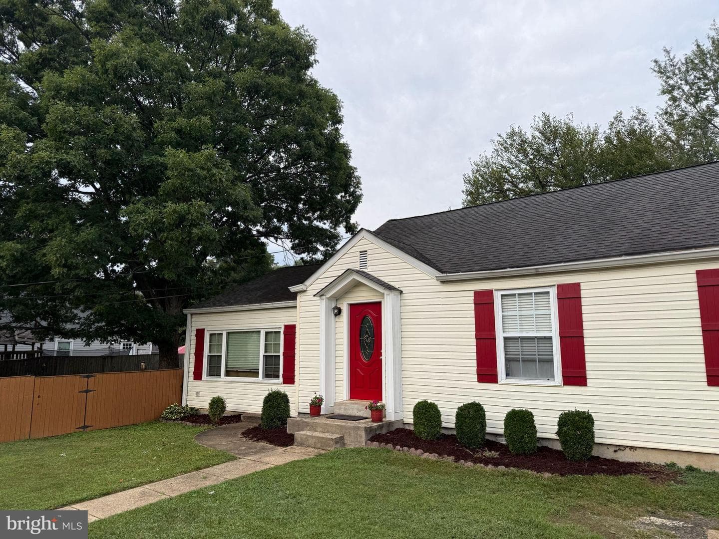 2112 Pimmit Drive photo 2