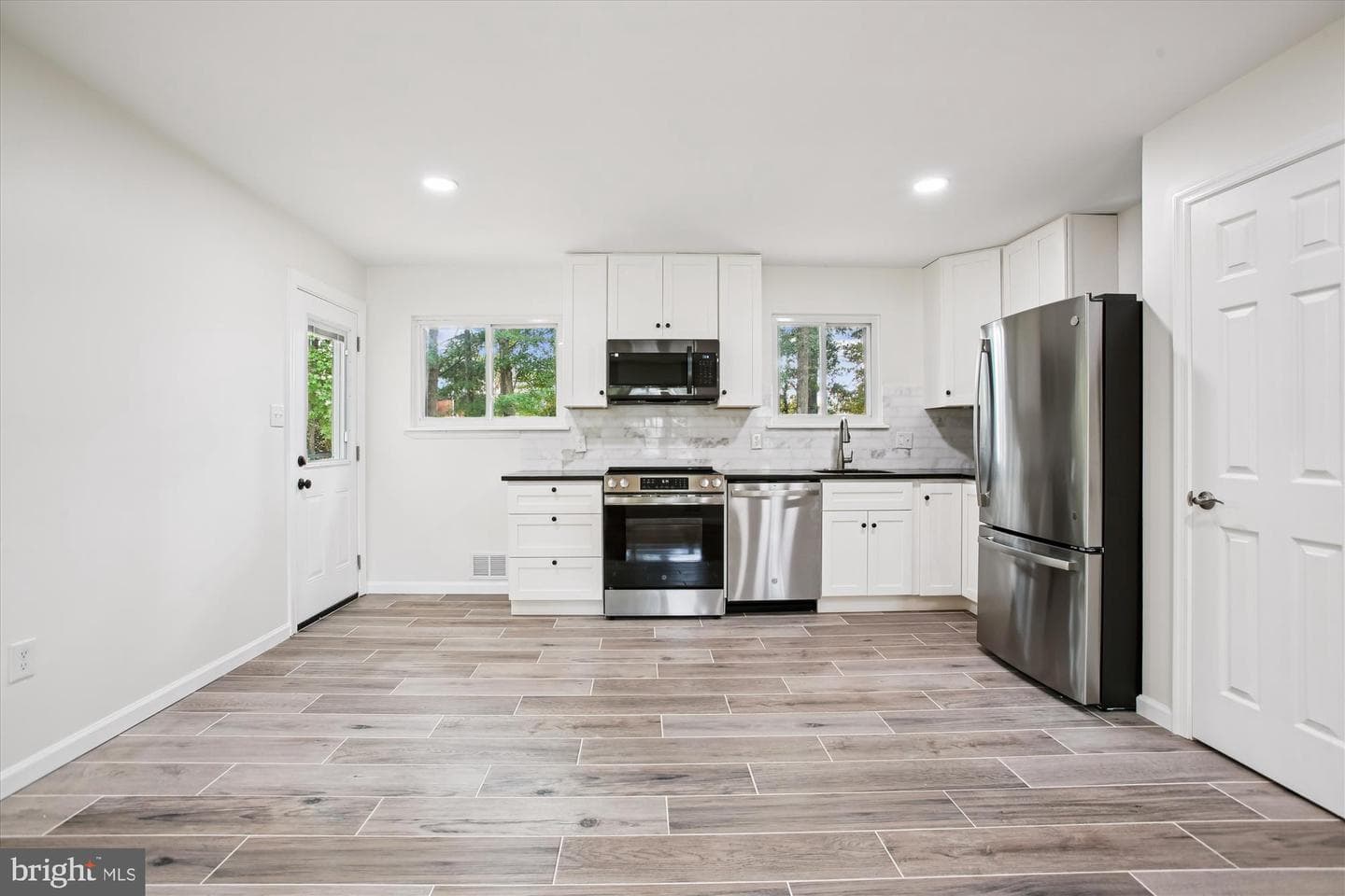 4403 Wyres Street photo 12