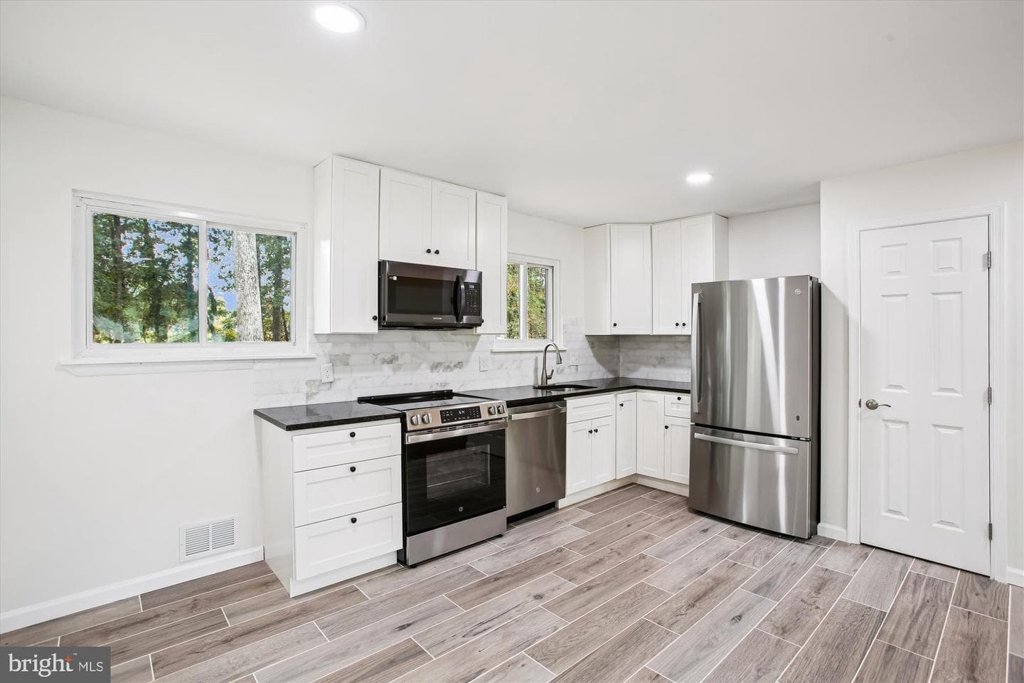 4403 Wyres Street photo 13