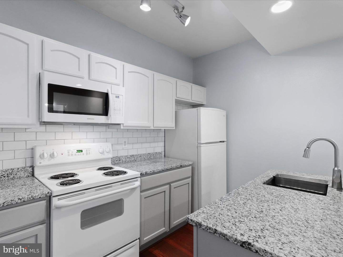 12161 Penderview Terrace #906 photo 13