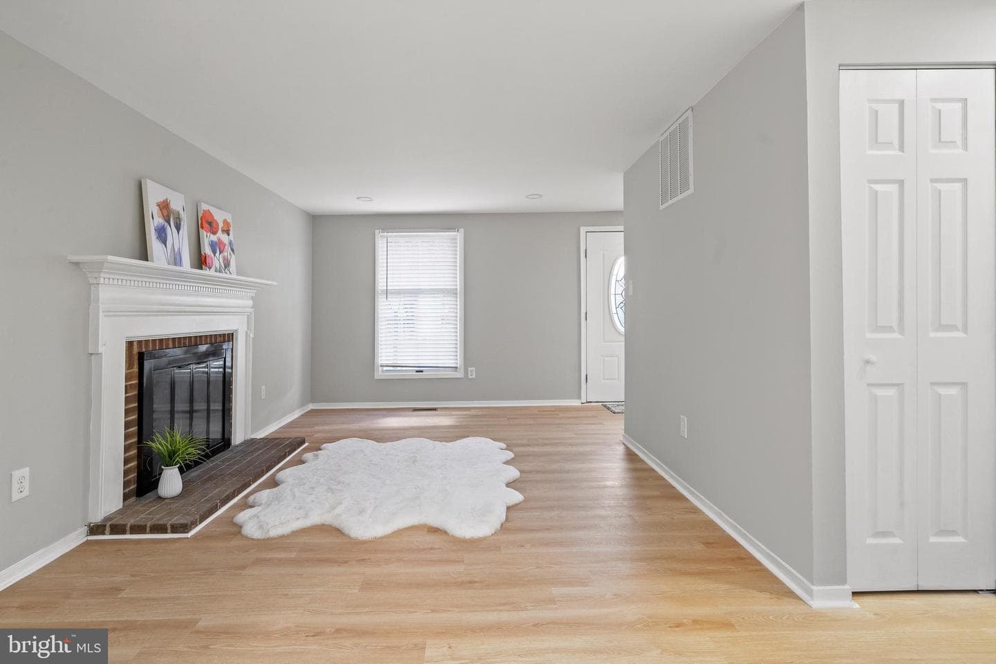 6122 Mantle Road photo 4