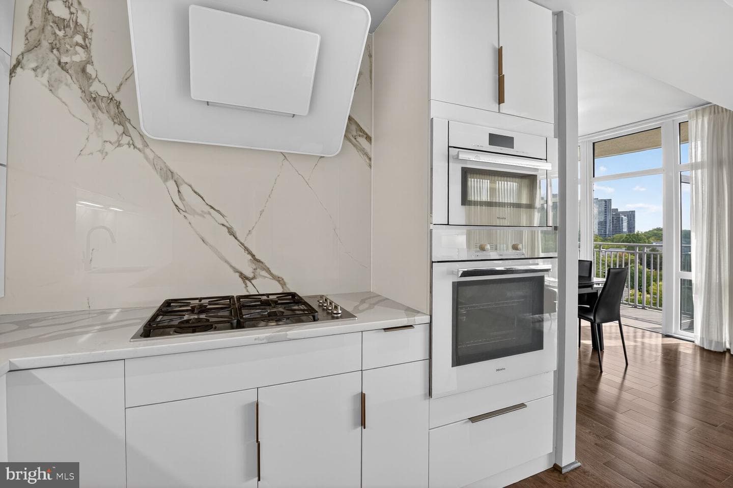 8220 Crestwood Heights Drive #712 photo 20