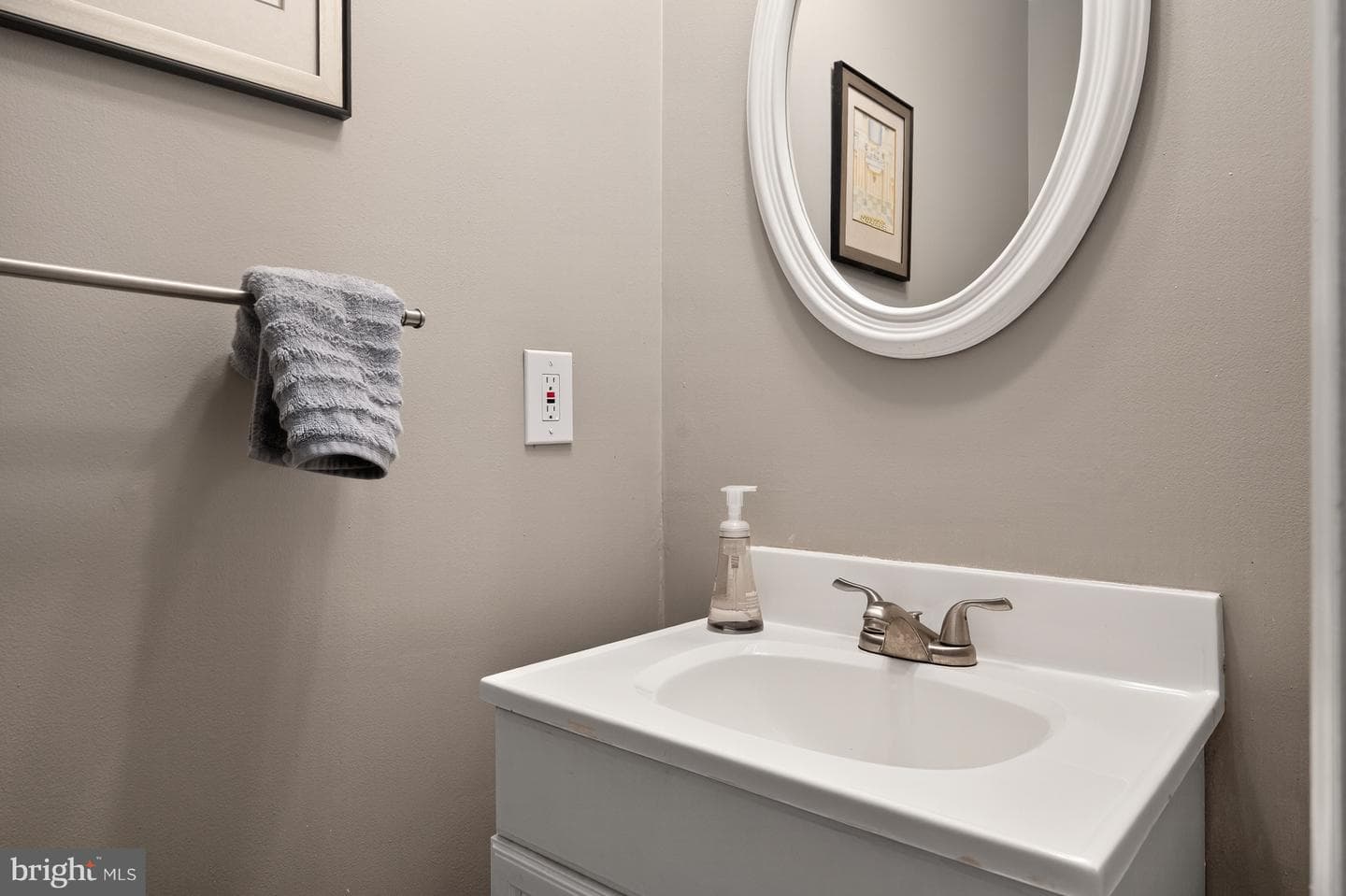 9909 Lakepointe Drive photo 10