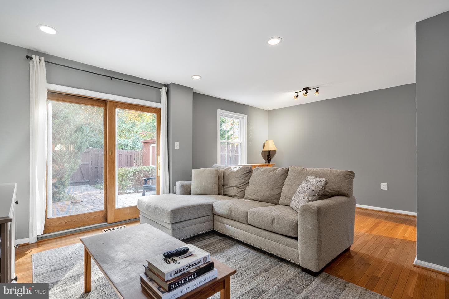 9909 Lakepointe Drive photo 17