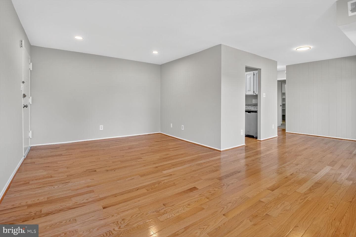 2907 Charing Cross Road #14 photo 5