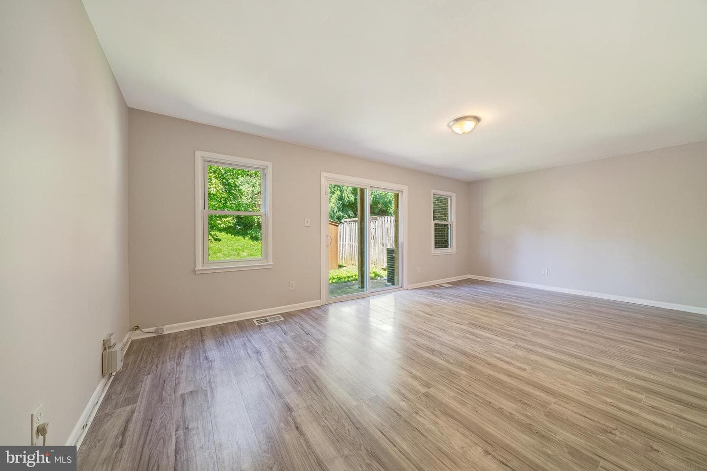 8322 Highcliffe Court photo 6