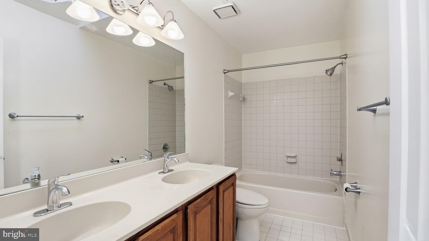 1803 Abbey Glen Court photo 28