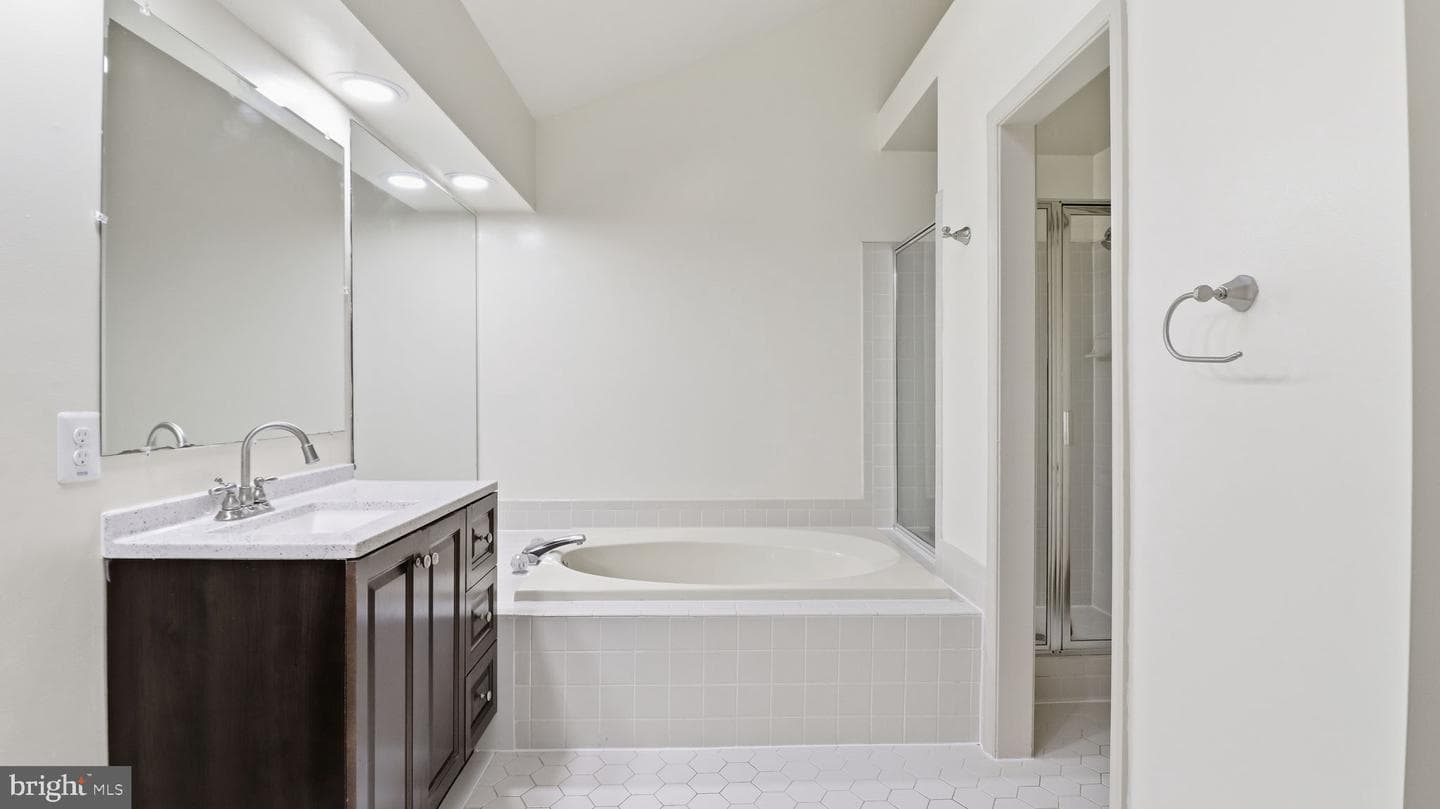 1803 Abbey Glen Court photo 37