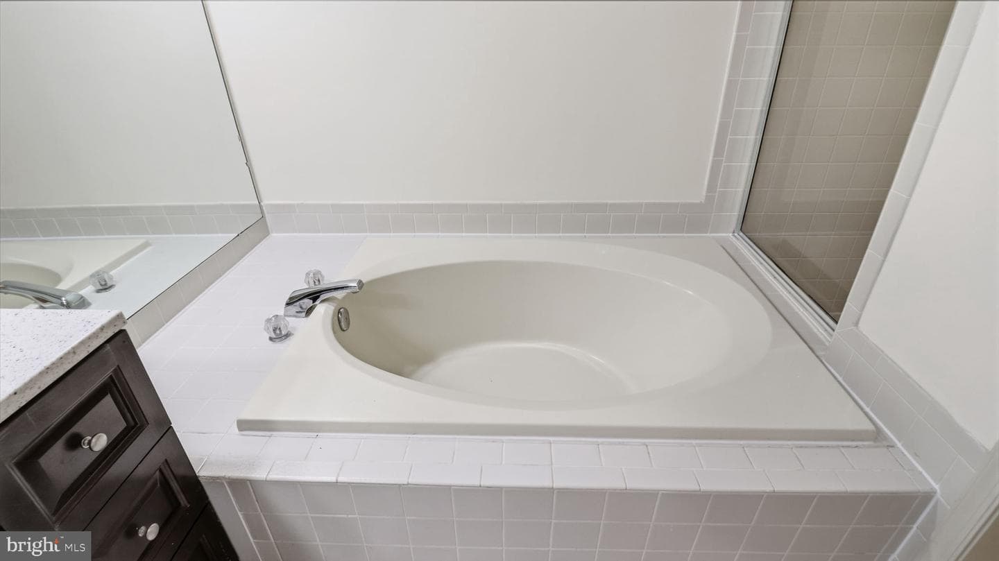 1803 Abbey Glen Court photo 41