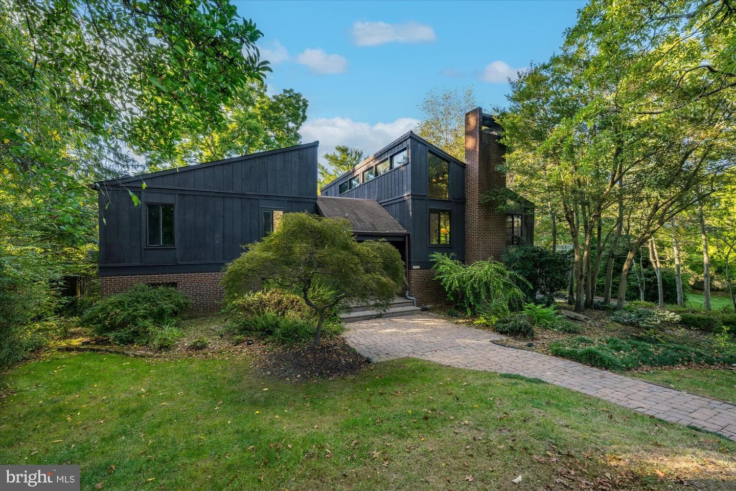 6952 Duncraig Court photo 4