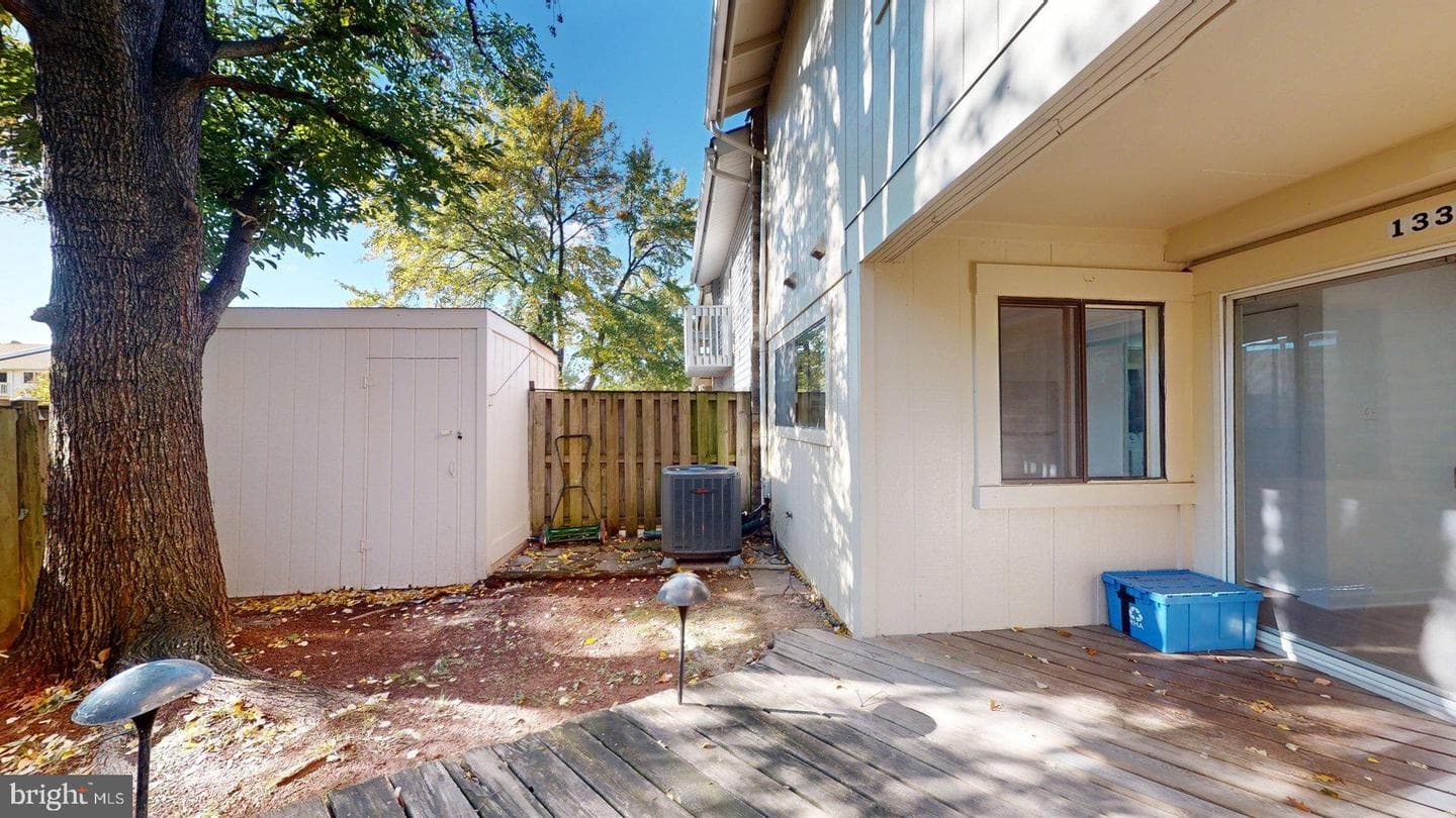 13366 Hungerford Place photo 36