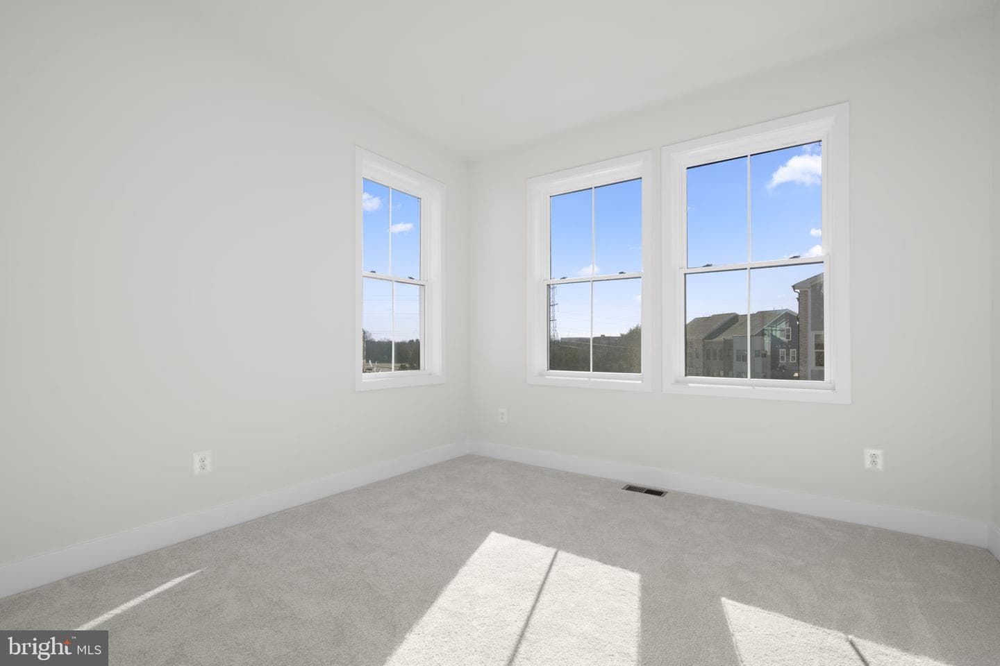 13730 Aviation Place photo 27