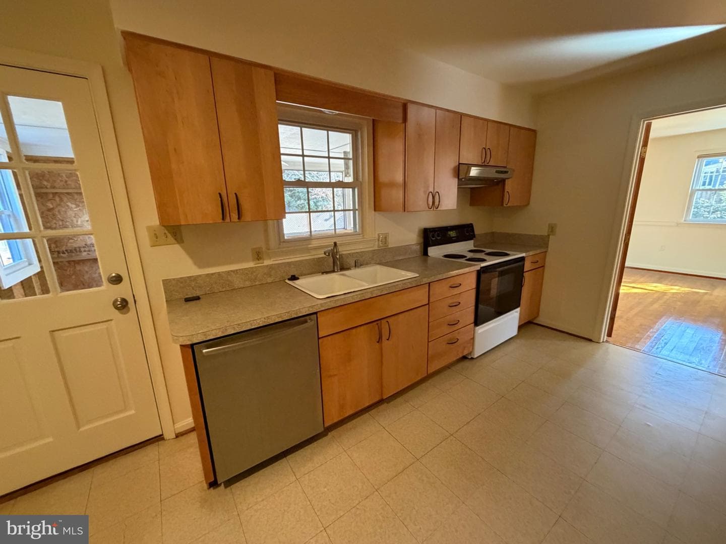 10923 Belmont Boulevard photo 44