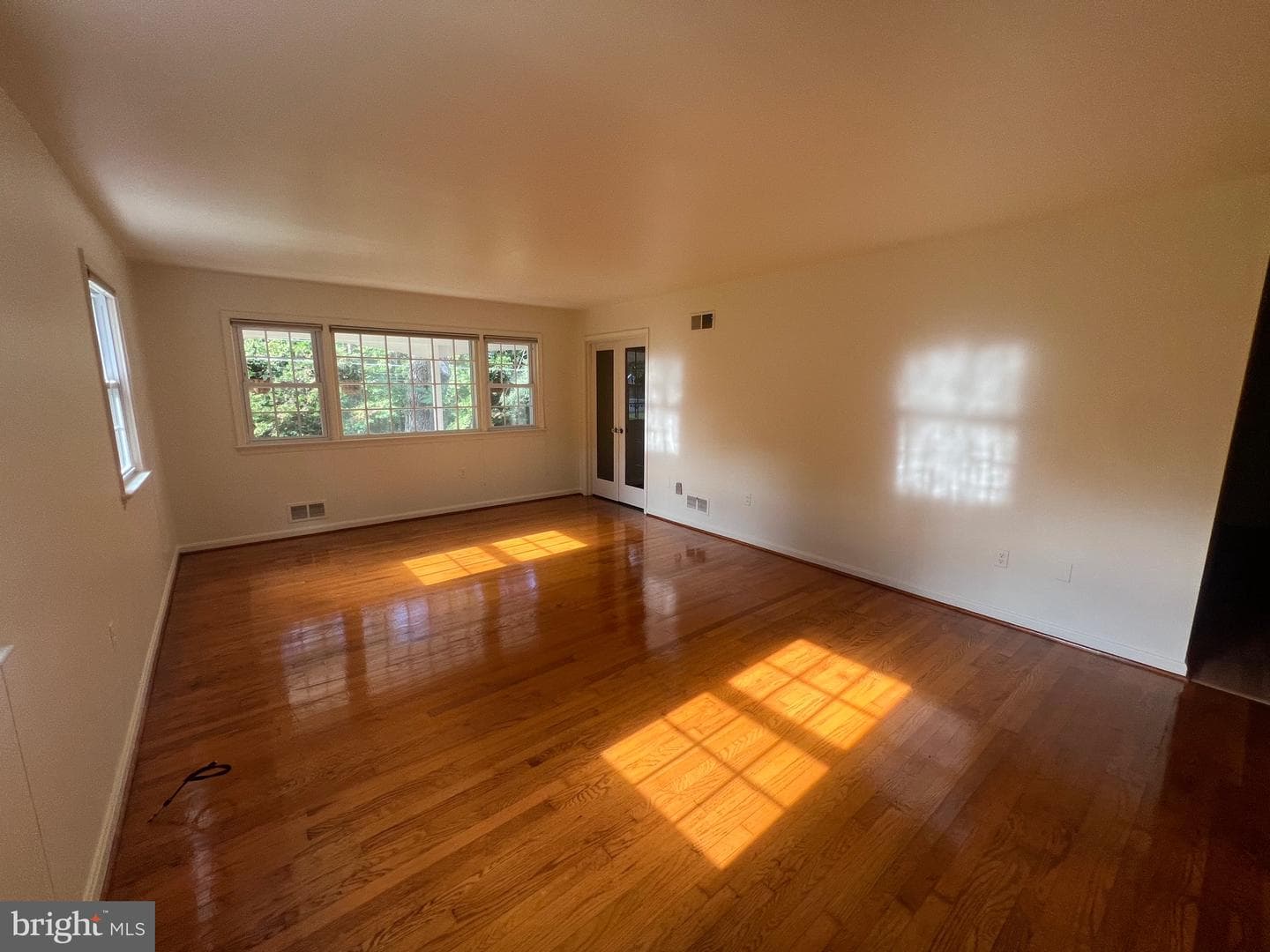 10923 Belmont Boulevard photo 55