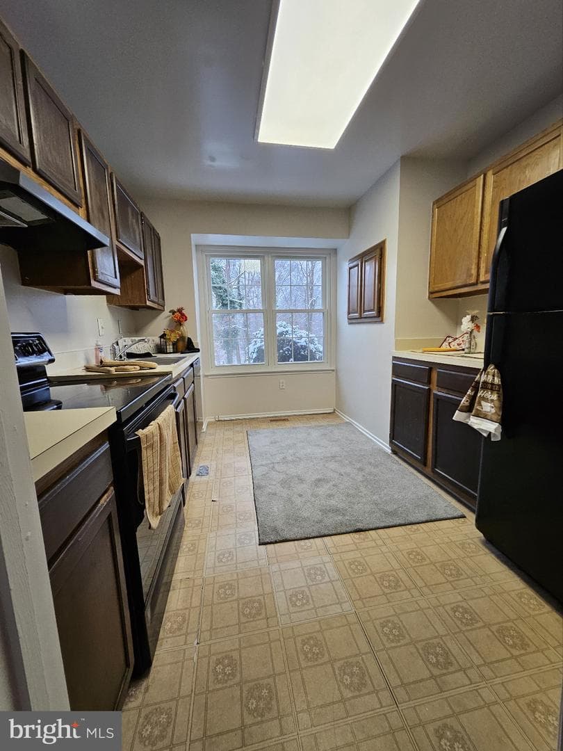 8902 Waites Way photo 2