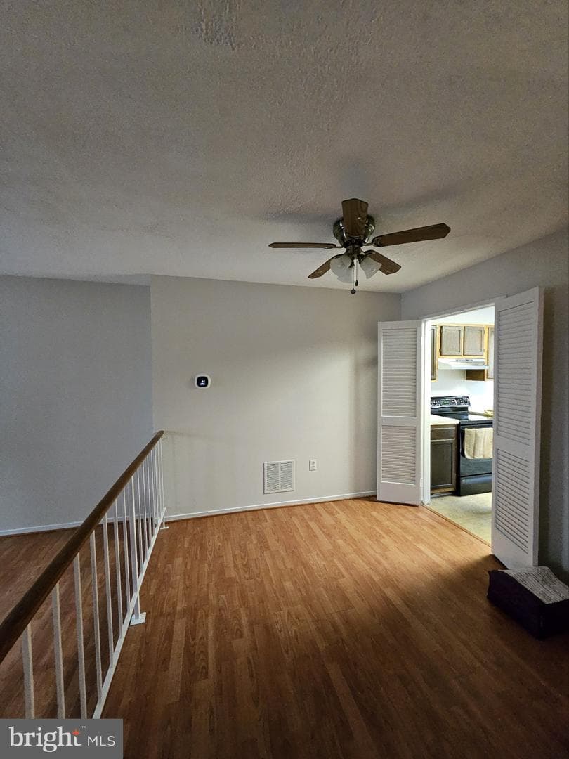 8902 Waites Way photo 4