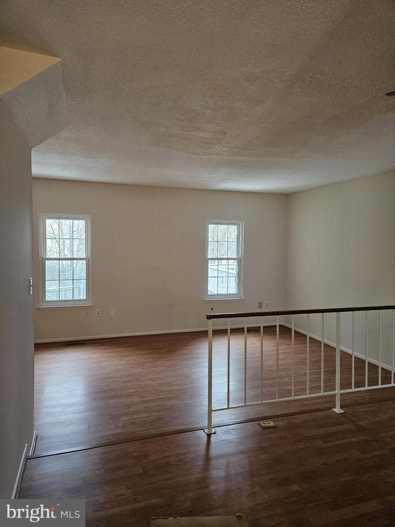 8902 Waites Way photo 5