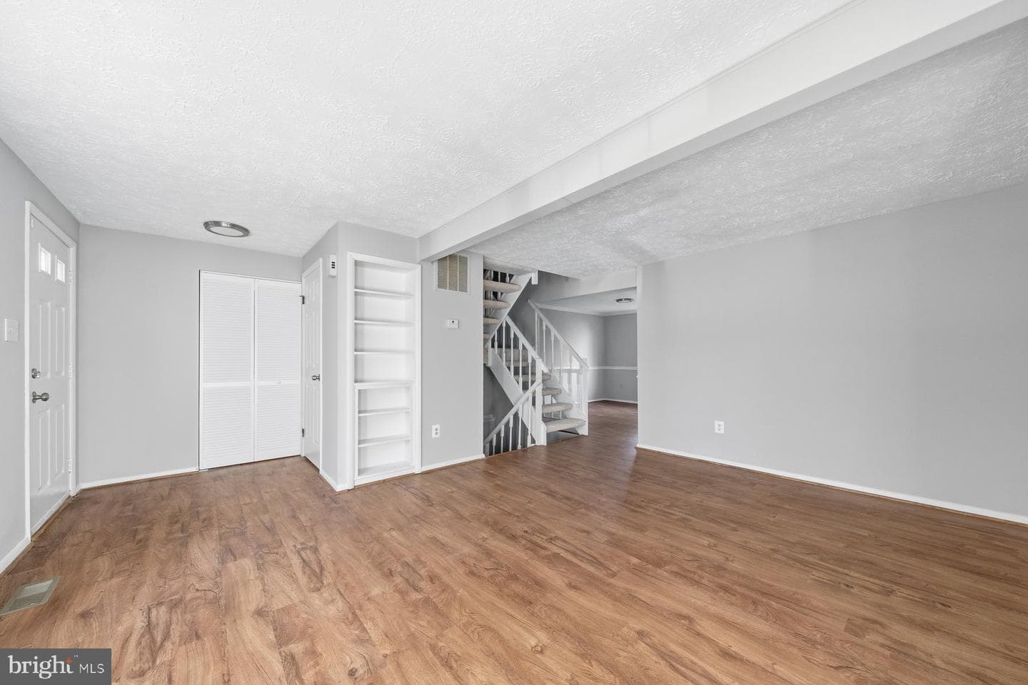 2838 Raymond Court photo 9