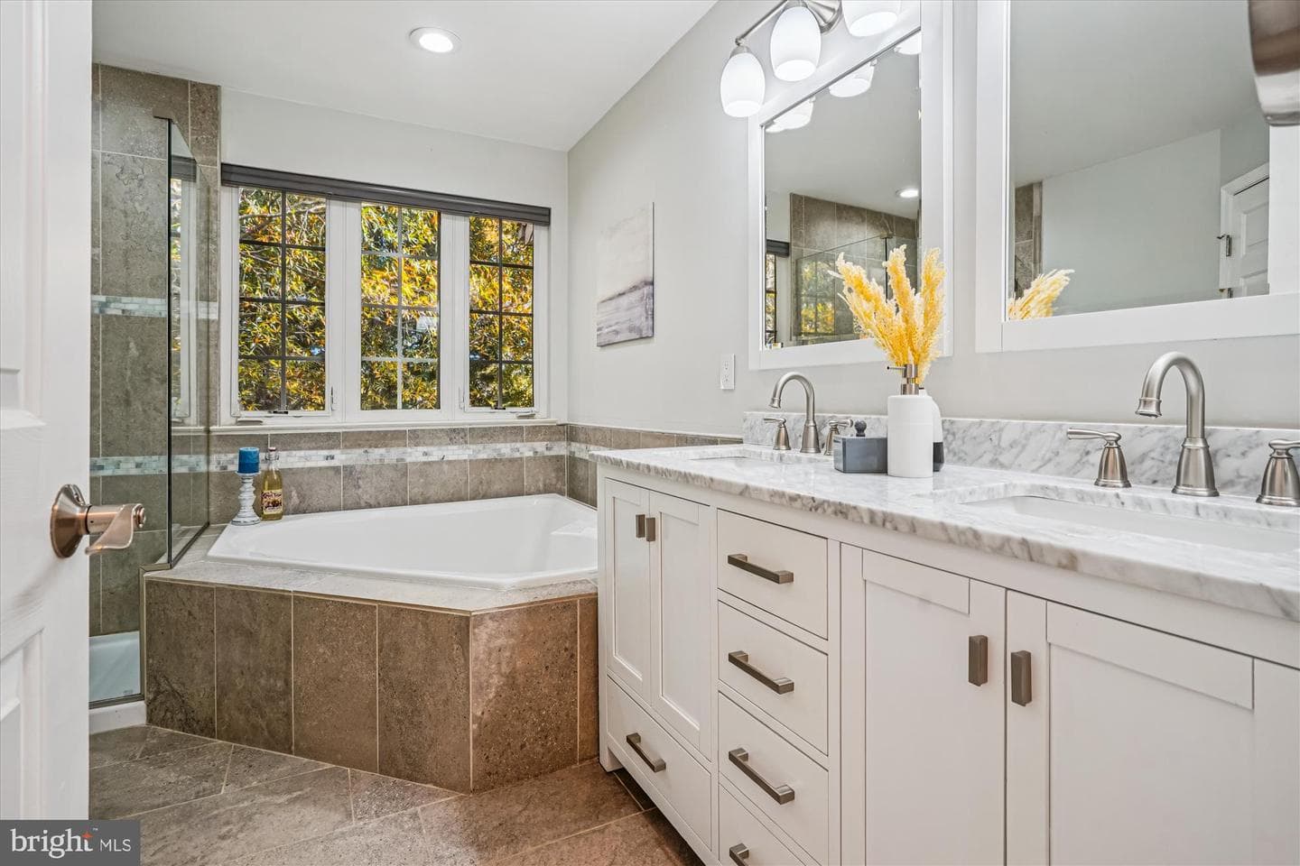 2711 Manhattan Place photo 35