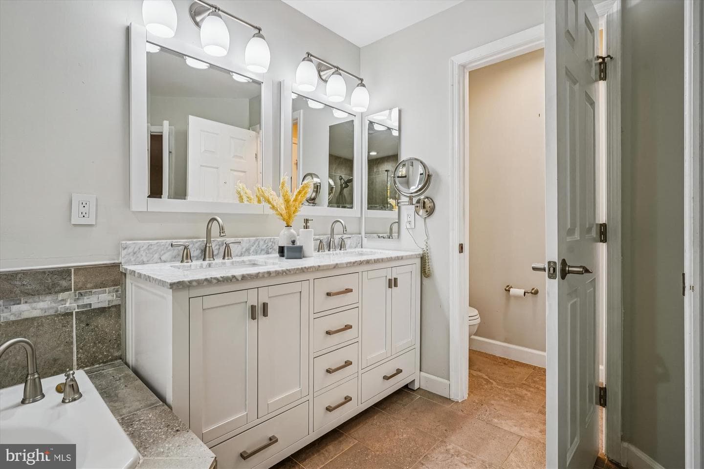 2711 Manhattan Place photo 38