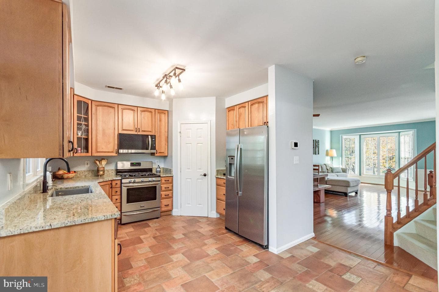 7039 Kings Manor Drive photo 11