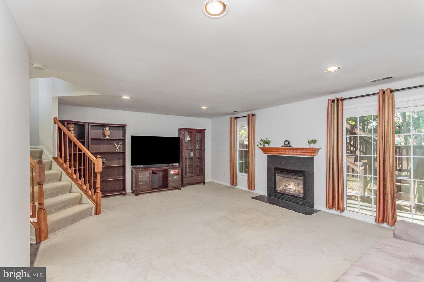7039 Kings Manor Drive photo 14